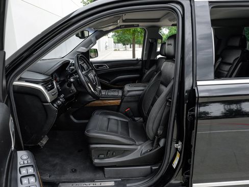 Used 2019 GMC Yukon Denali w/ Denali Ultimate Black Edition AWD/4WD image 4