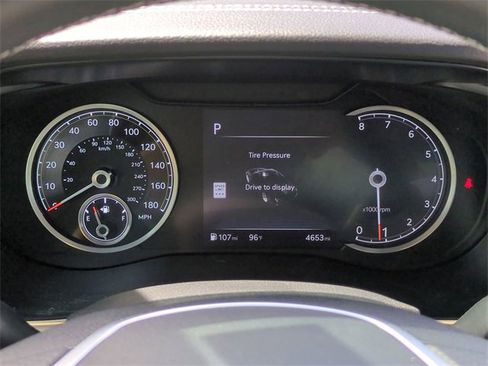 Certified 2025 Genesis G70 2.5T image 25
