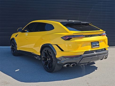 Used 2023 Lamborghini Urus Performante image 3