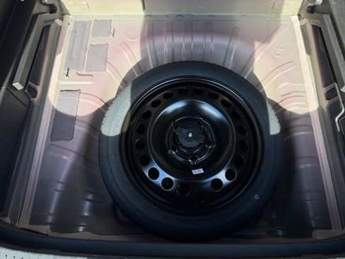 Used 2025 Chevrolet Trax LT w/ LT Convenience Package image 29