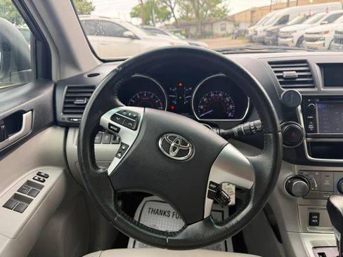 Used 2013 Toyota Highlander SE image 11