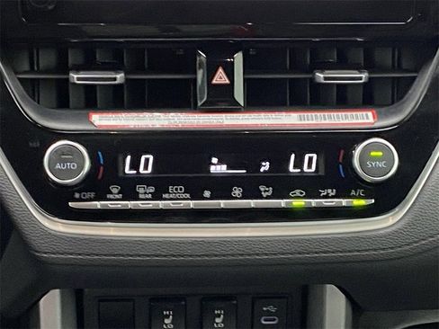 Certified 2023 Toyota Corolla Cross XSE image 29