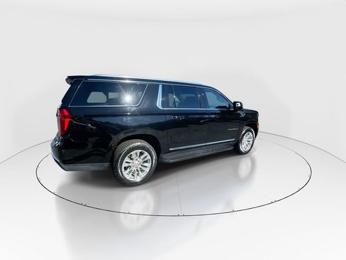 Used 2024 GMC Yukon XL SLT w/ SLT Luxury Package image 8