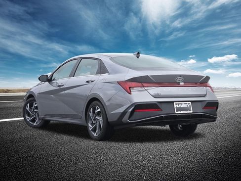 Used 2025 Hyundai Elantra SEL FWD image 18