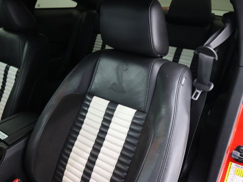 Used 2011 Ford Mustang Shelby GT500 RWD image 37