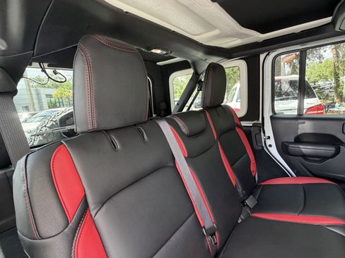 Used 2024 Jeep Wrangler Unlimited Rubicon AWD/4WD image 46