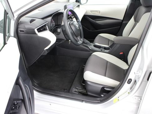Used 2025 Toyota Corolla LE FWD image 14