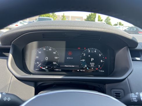 Certified 2025 Land Rover Discovery S AWD/4WD image 25