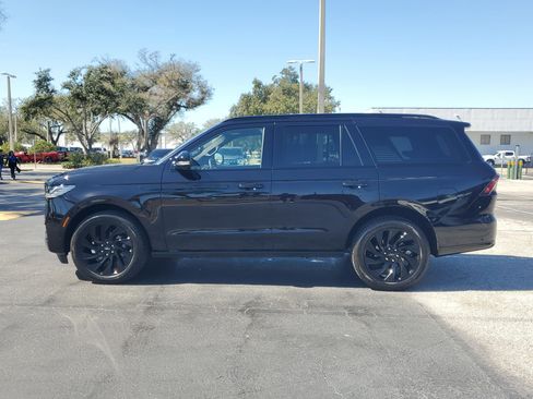 Used 2025 Lincoln Navigator Reserve w/ Jet Appearance Package image 6