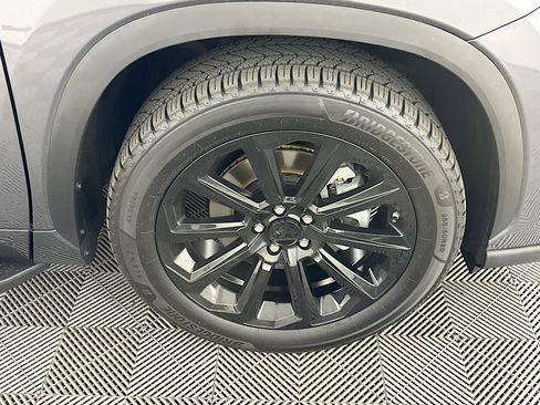 Used 2023 Toyota Highlander XLE image 11