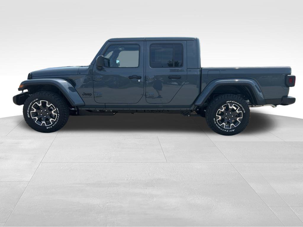 Used 2026 Jeep Gladiator Sport AWD/4WD image 3