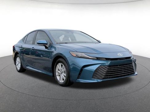 Used 2025 Toyota Camry LE w/ Convenience Package FWD image 8