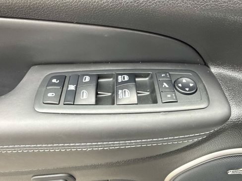 Used 2019 Jeep Grand Cherokee Overland AWD/4WD image 21