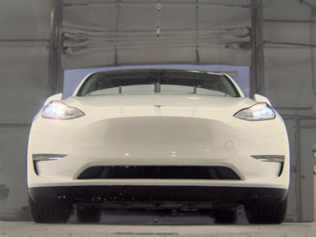 Used 2023 Tesla Model Y Long Range AWD/4WD image 3