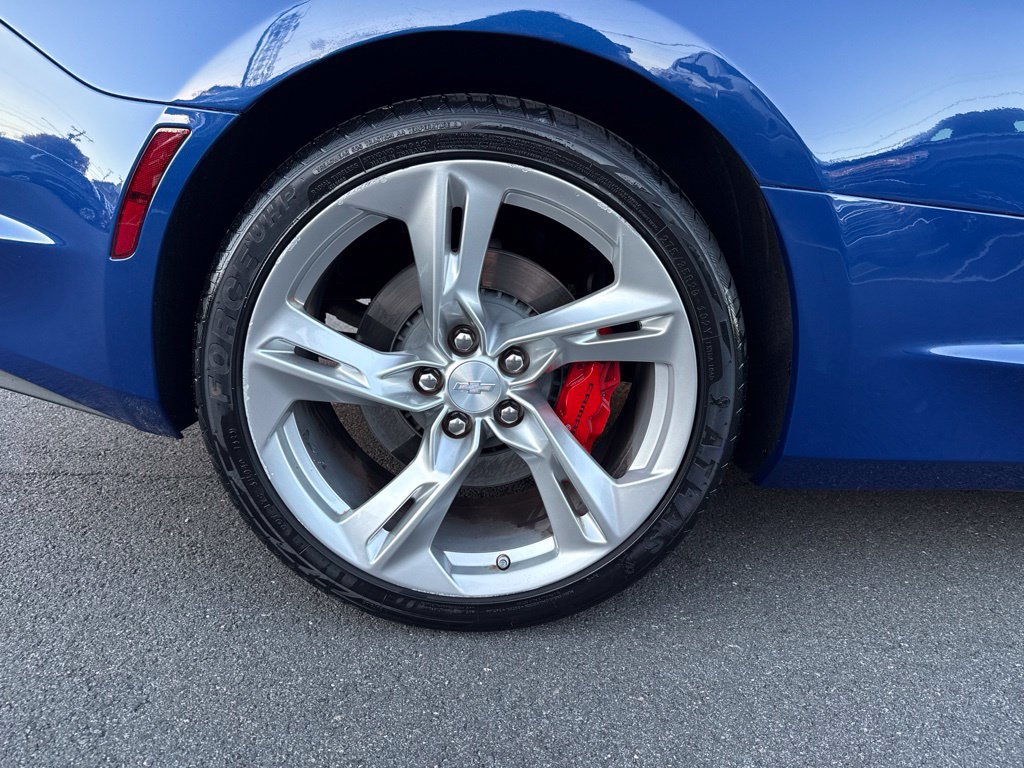 Used 2021 Chevrolet Camaro SS RWD image 9
