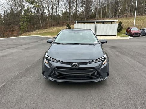 Used 2025 Toyota Corolla LE w/ Convenience Package image 2