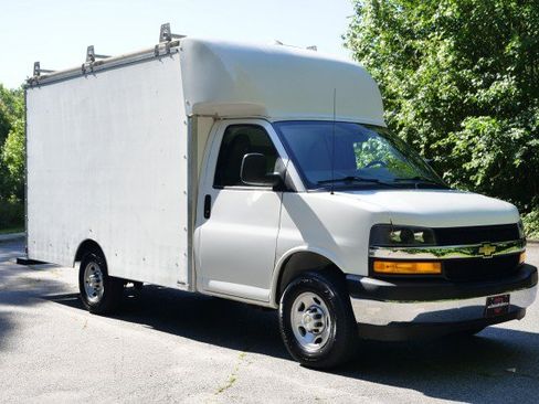 Used 2021 Chevrolet Express 3500 w/ Power Convenience Package RWD image 4