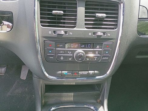 Used 2016 Dodge Grand Caravan SXT FWD image 28