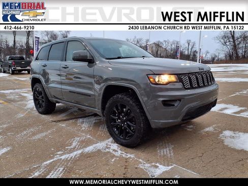Used 2022 Jeep Grand Cherokee Laredo X image 1