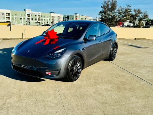 Used 2023 Tesla Model Y Performance AWD/4WD image 11