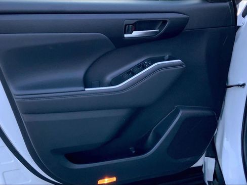 Used 2026 Toyota Highlander XLE image 21