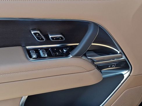New 2026 Land Rover Range Rover SE image 8