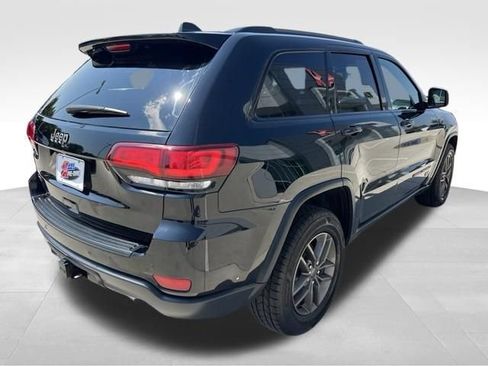 Used 2017 Jeep Grand Cherokee Laredo AWD/4WD image 7