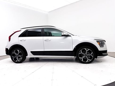 Used 2023 Kia Niro EX Touring FWD image 39