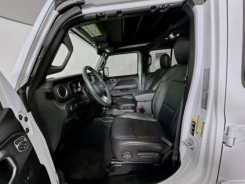 Used 2023 Jeep Wrangler Sahara w/ Cold Weather Group image 13