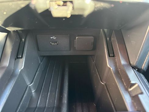Used 2018 Ford Explorer XLT FWD image 21