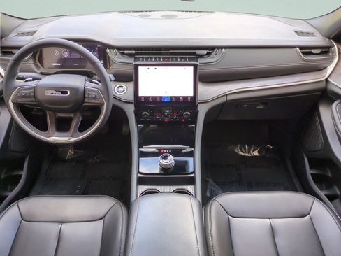 Used 2025 Jeep Grand Cherokee L Limited w/ Black Appearance Package image 21