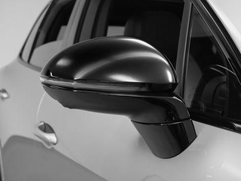 Used 2025 Porsche Cayenne image 17