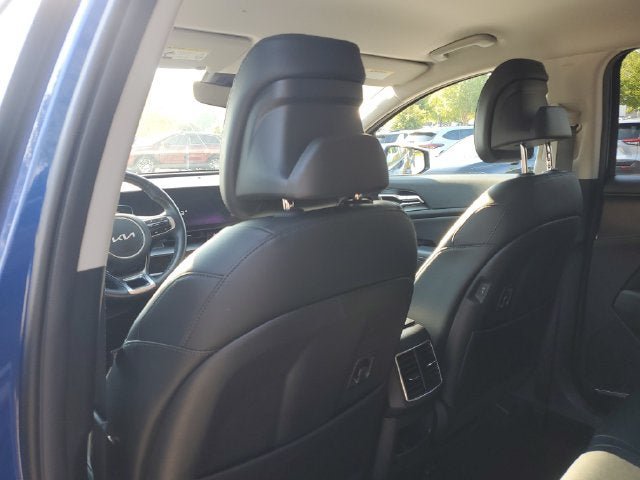 Used 2025 Kia Sportage EX FWD image 21