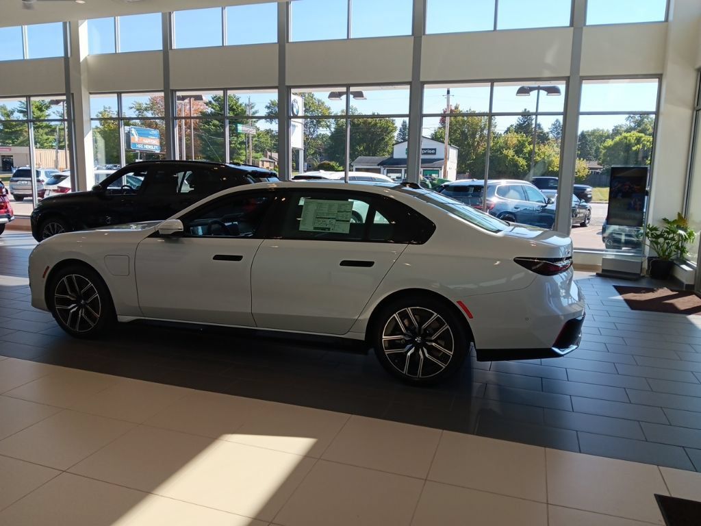 New 2026 BMW 750e xDrive AWD/4WD image 5