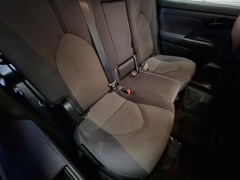 Used 2023 Toyota Highlander LE AWD/4WD image 14