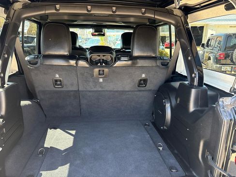 Used 2019 Jeep Wrangler Unlimited Sahara image 13