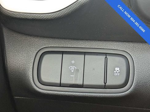 Used 2023 Hyundai Venue Limited FWD image 27