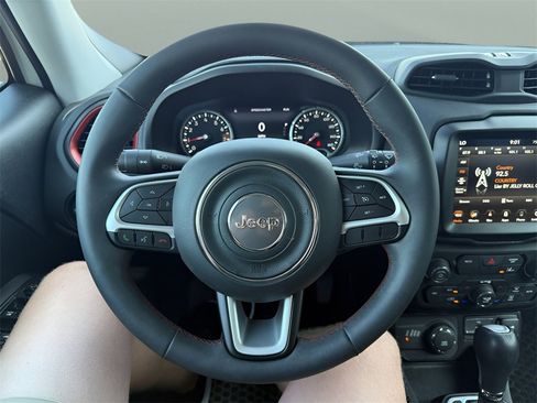 Used 2023 Jeep Renegade Latitude image 29