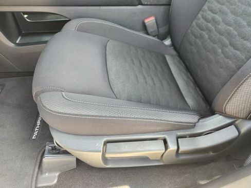 Used 2025 Nissan Pathfinder S AWD/4WD image 23