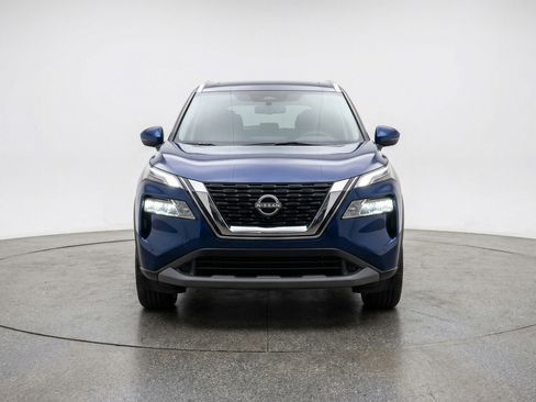 Used 2025 Nissan Rogue SV image 2