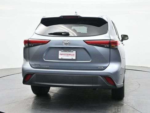 Used 2022 Toyota Highlander XLE FWD image 6