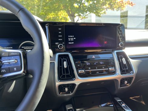 Used 2023 Kia Sorento SX Prestige image 31