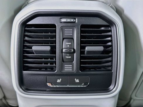 Certified 2026 Porsche Macan AWD/4WD image 27