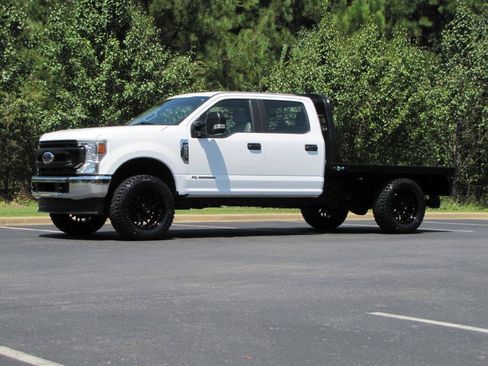 Used 2022 Ford F250 XL w/ Power Equipment Group AWD/4WD image 3