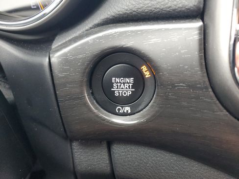 Used 2018 Jeep Grand Cherokee Laredo image 10