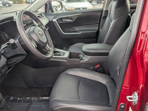 Used 2023 Toyota RAV4 XLE Premium image 16