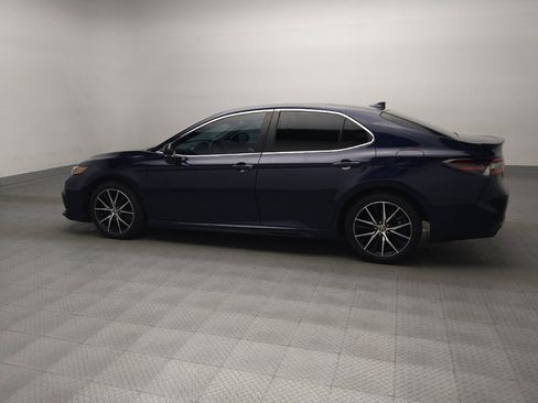 Used 2022 Toyota Camry SE image 3