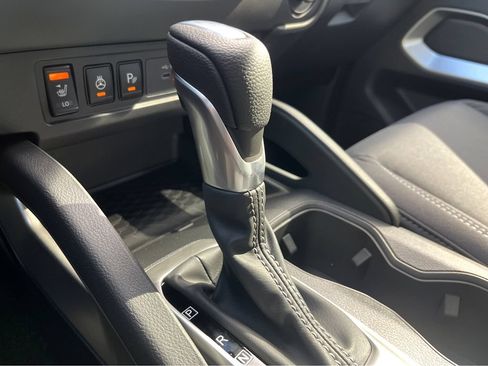 Used 2025 Nissan Frontier SV RWD image 21