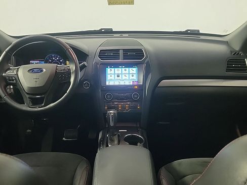 Used 2018 Ford Explorer XLT w/ Equipment Group 202A AWD/4WD image 23