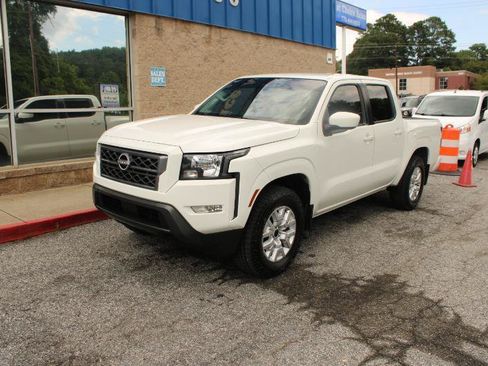 Used 2024 Nissan Frontier SV w/ SV Convenience Package RWD image 3